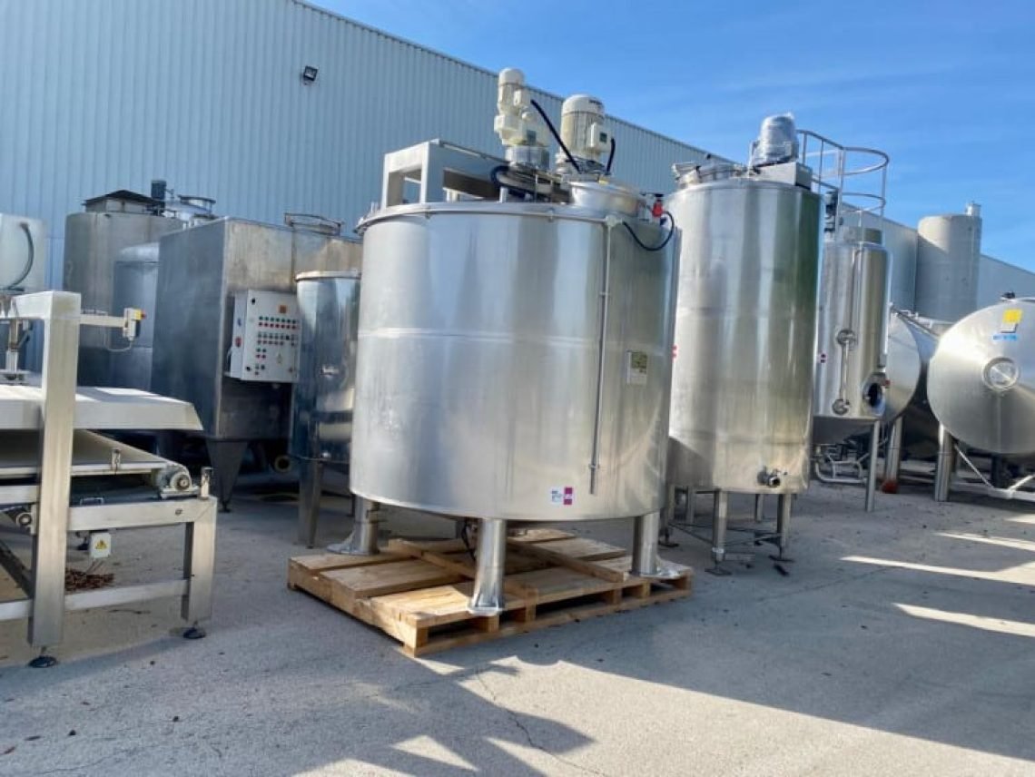 a group of stainless steel tanks sitting next to each other