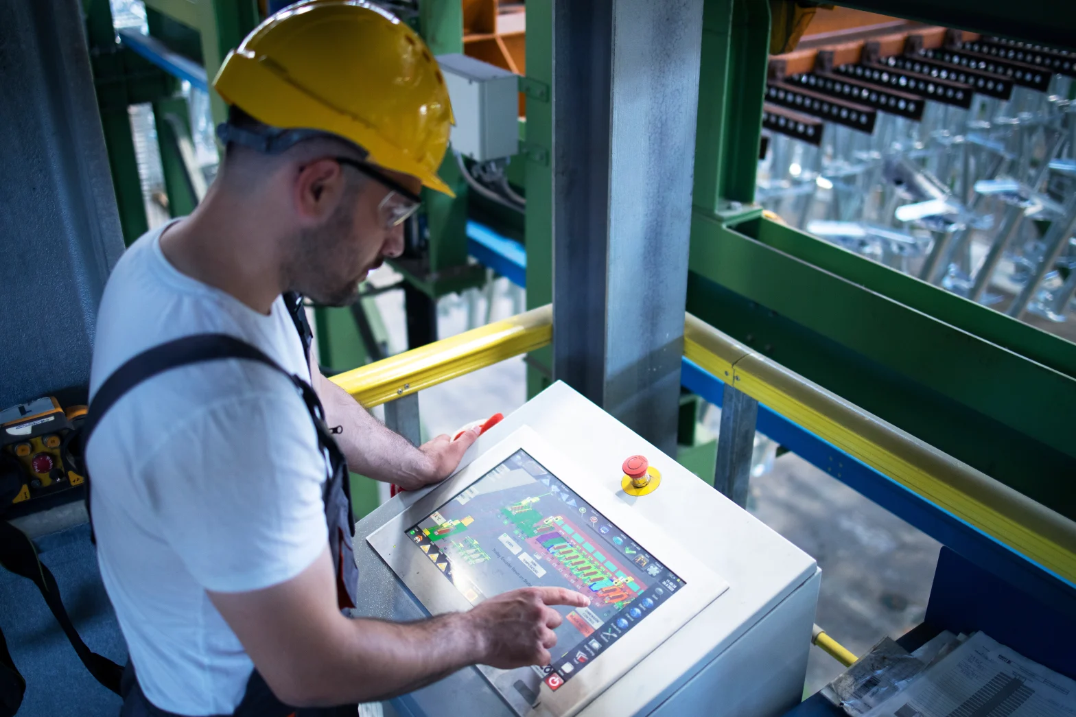 OEM pressure vessel integrated in an automated industrial plant