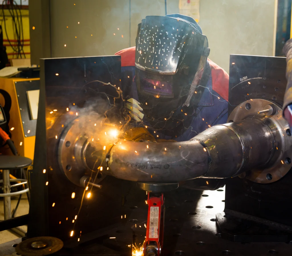 Submerged arc welding process on large-scale pressure vessel fabrication
