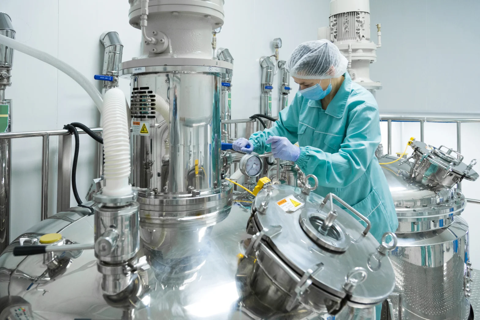 Sterile pressure vessel used in pharmaceutical manufacturing