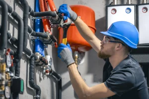 Technician demonstrating how do you inspect a pressure vessel using ultrasonic testing equipment.
