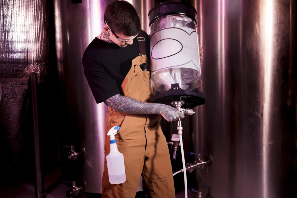 fuel filter vessel water separator for engine performance