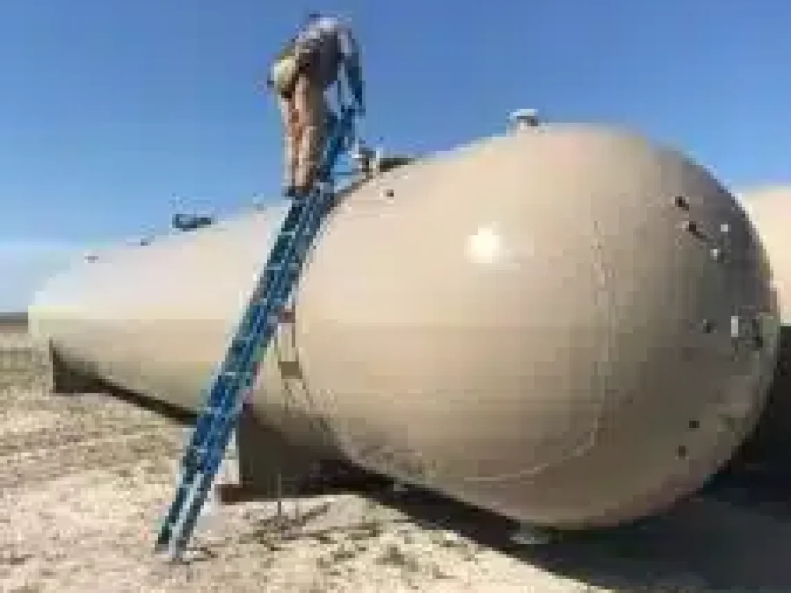 white vapor recovery tower vessel
