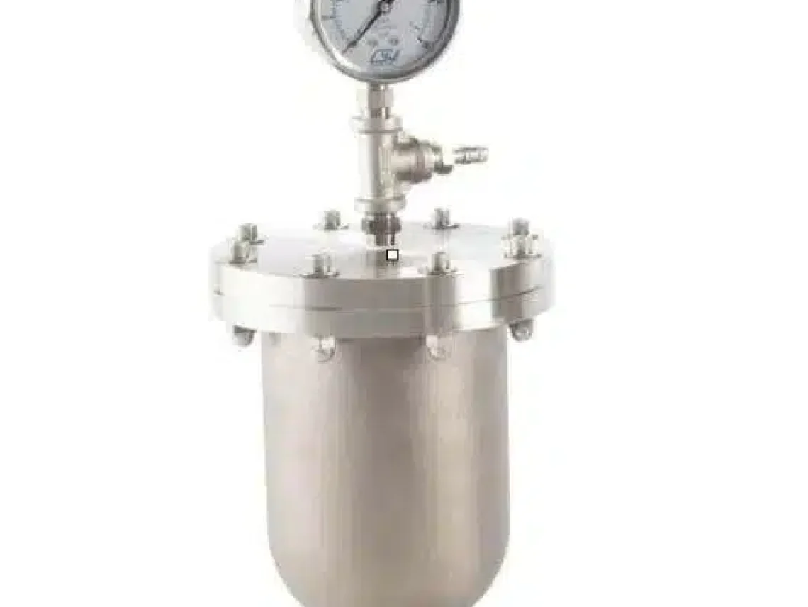 pressure vessel with gauge